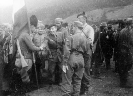 Maj Greenlees (S.O.E.) and Captain Mansfield (O.S.S.) visit a JVuO unit somewhere in Serbia (IWM, London, photographic collection, 8912-19)