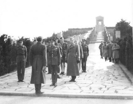 Field Marshal Alexander is received at Avala at the Memorial to the Unknown Soldier. (IWM, London, photographic archive, NA22559)