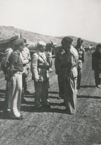 Marshall Tito visiting our airmen on Vis, July 1944. (Military Museum, Belgrade, Collection of photographs, 22957)