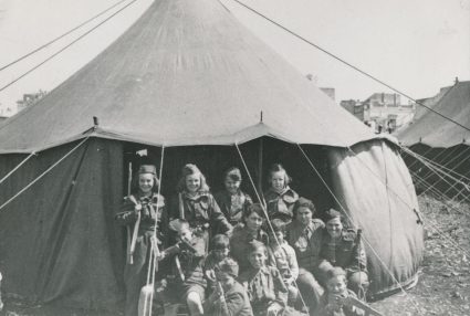 Children in El Shatt camp, 1945. (Military Museum, Belgrade, Collection of photographs, 23565)