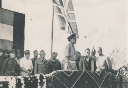 British colonel speaks at the 1st of May 1944 celebration on the Island of Vis (Military Museum, Belgrade, Collection of photographs, 8721)