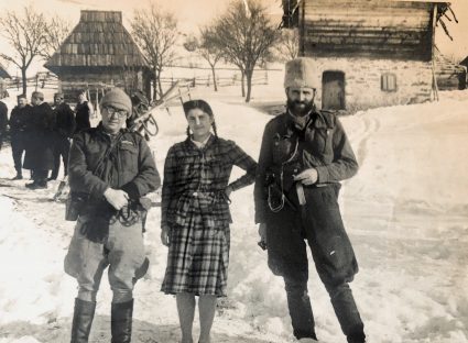 Пуковник Бејли с официром ЈВуО и његовом женом у зиму 1943/44 (Империјални ратни музеј, Лондон, архивски документ, 12691)