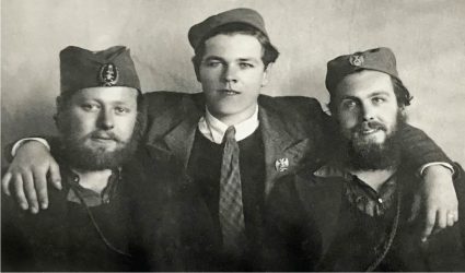 Staff Quartermaster Sergeant 'Tubby' Emly (centre) with two loyalist fighters (IWM Archive). Note that he is in entirely civilian clothing - often the case when members of the British Military Mission were conducting reconnaissance missions against Axis targets.